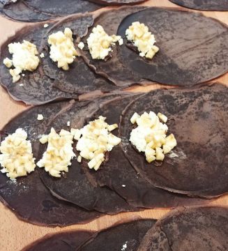 Млинці шоколадні з сиром та бананом