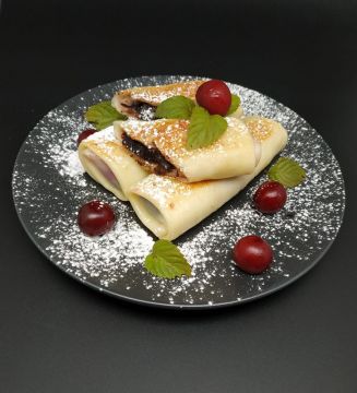 Млинці з маком та вишнями