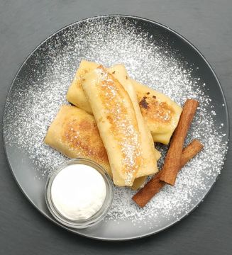 Млинці з карамелізованим яблуком