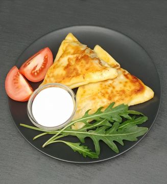 Бендерики «Молодіжні» з кисломолочним сиром та зеленню