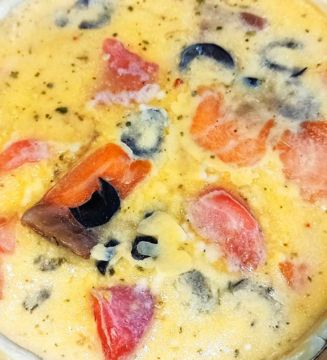 Кіш з лососем шпинатом та помідорами