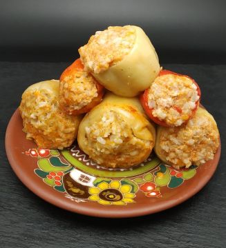 Перець фарширований з м'ясом (свинина) та рисом