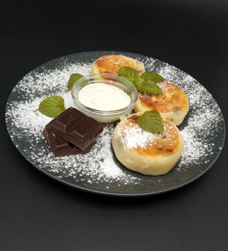 Творожні сирники з шоколадом