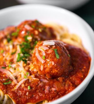 Тефтелі зі свинини та яловичини з рисом