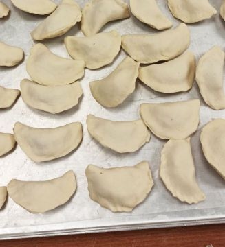 Вареники з тушкованою капустою та білими грибами