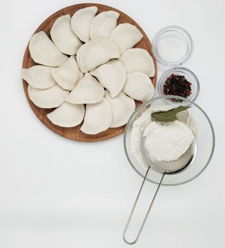 Вареники з тушкованою капустою та грибами