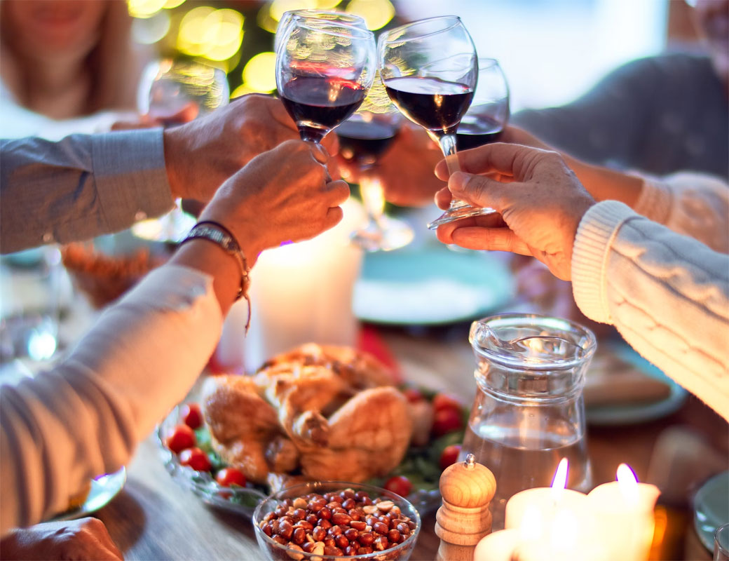 Що приготувати на святковий стіл гостям: прості та смачні закуски