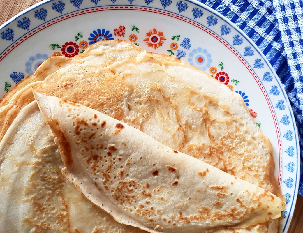 Рецепт смачних тонких млинців на кефірі з дірочками