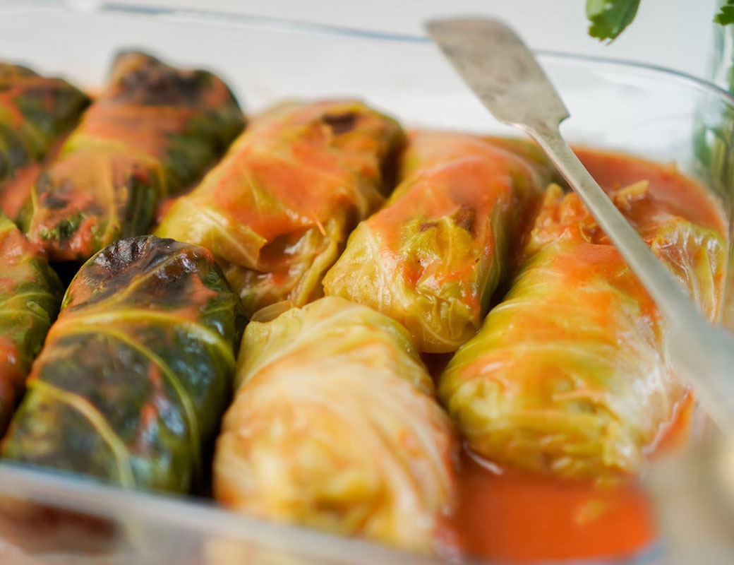 Голубцы с мясным фаршем и рисом в мультиварке - быстро и без лишних хлопот