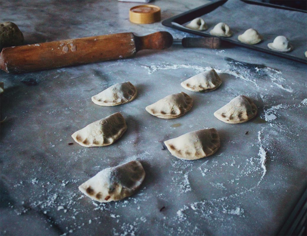 Готуємо вареники з домашнім сиром для всієї родини