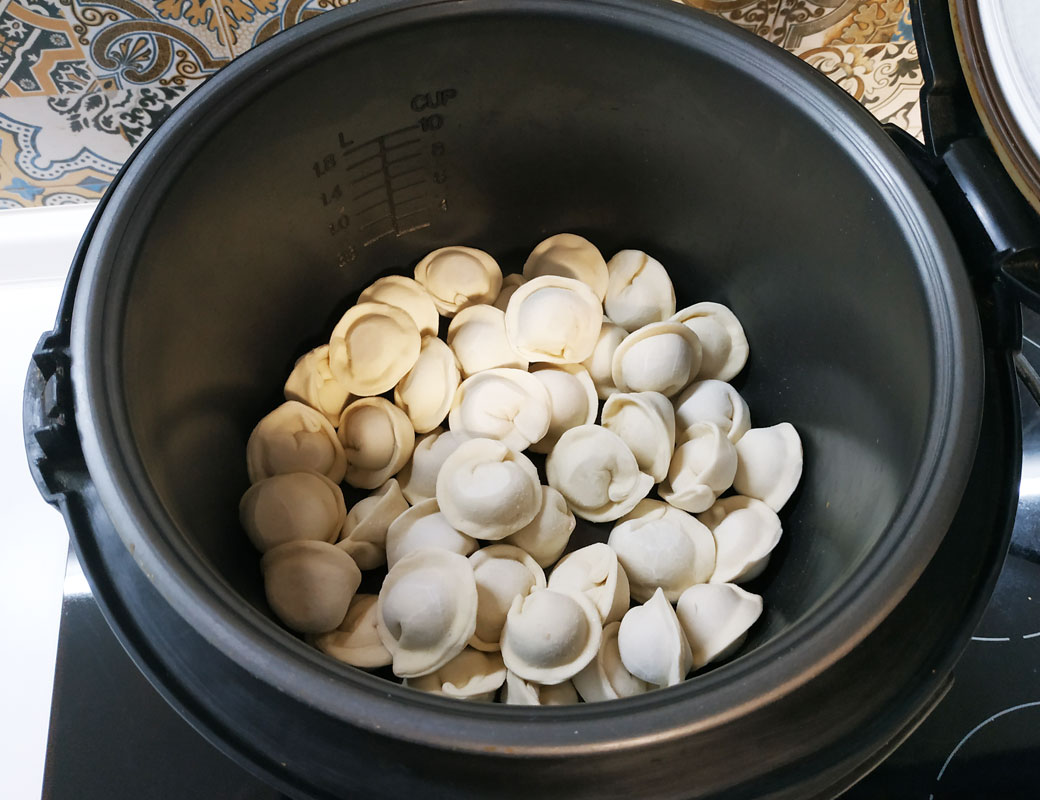 Як зварити пельмені у мультиварці